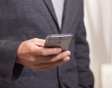 Bisakah kita mencari nomor HP seseorang dari sosmednya?