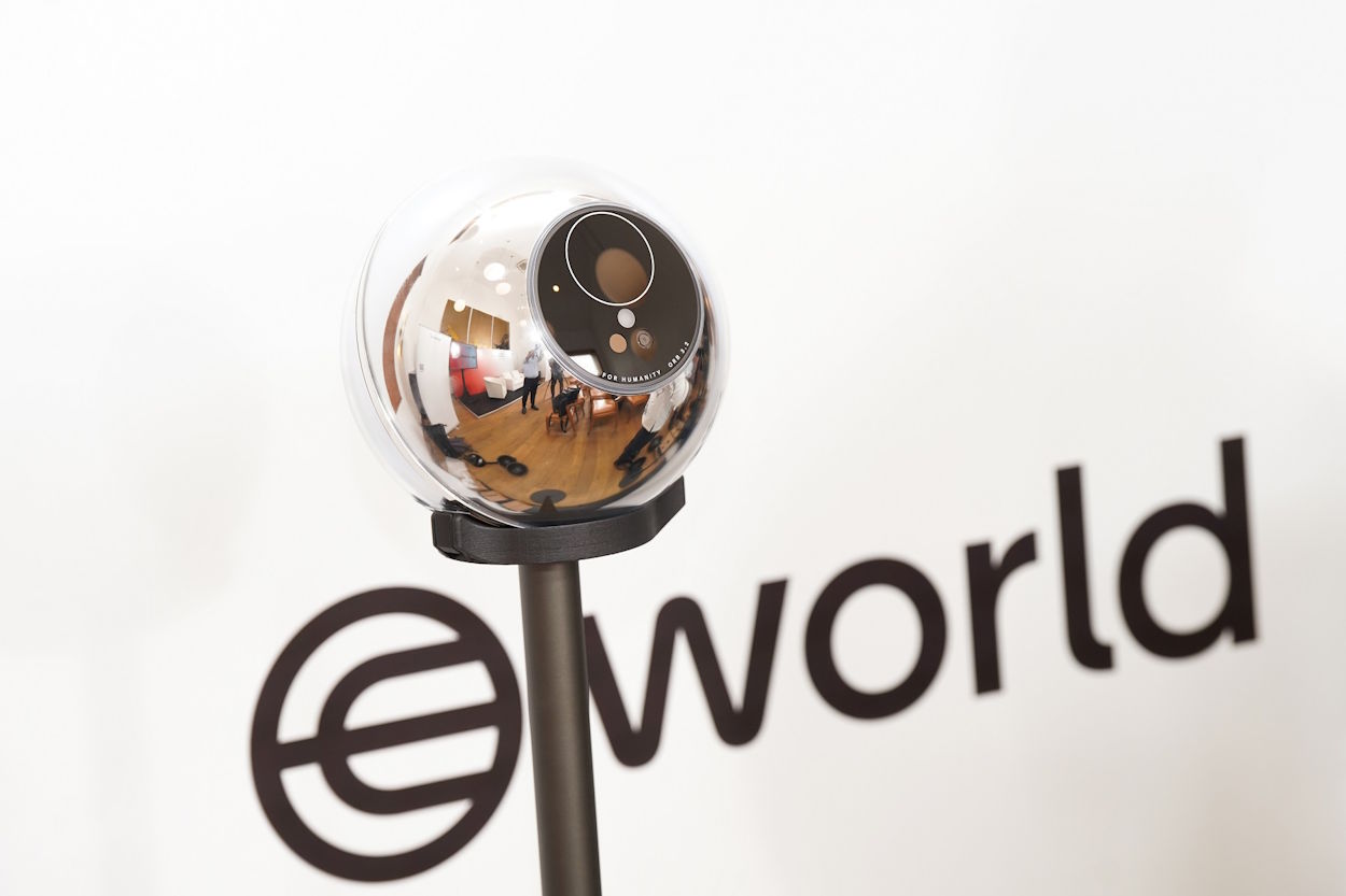 Studi Kasus: Kontroversi World App – Perspektif Keamanan Siber